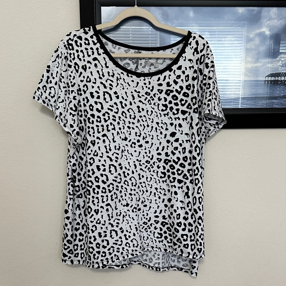 Lane Bryant Livi Active Black and White Leopard Print Short Sleeve Tee 18/20
